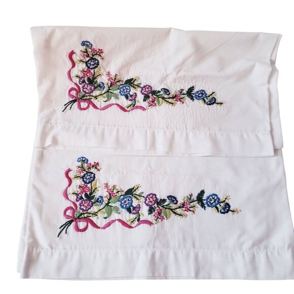 Set of 2 Vintage Embroidered Pillowcases Standard Size Floral Ribbon Cottage - Picture 13 of 13
